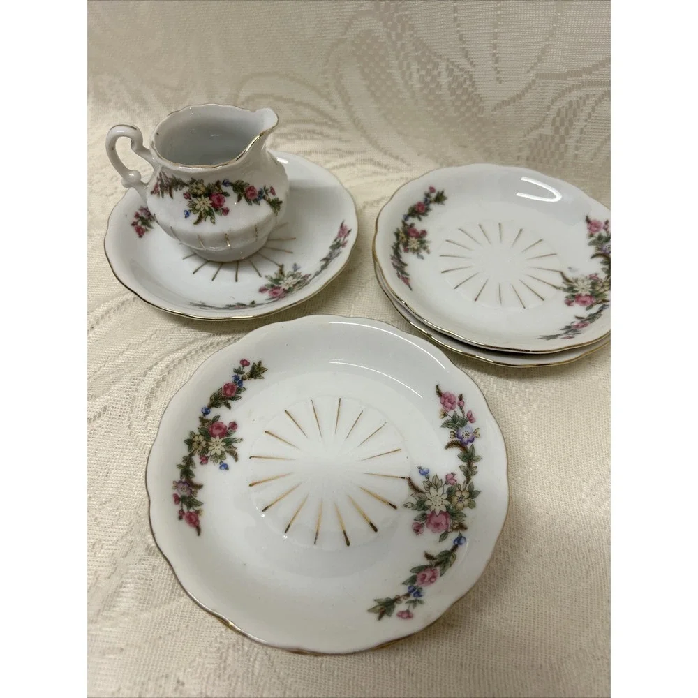Vintage FAO Schwartz‎ Lot of 6 Children Size PLATES ONLY And Pitcher Display